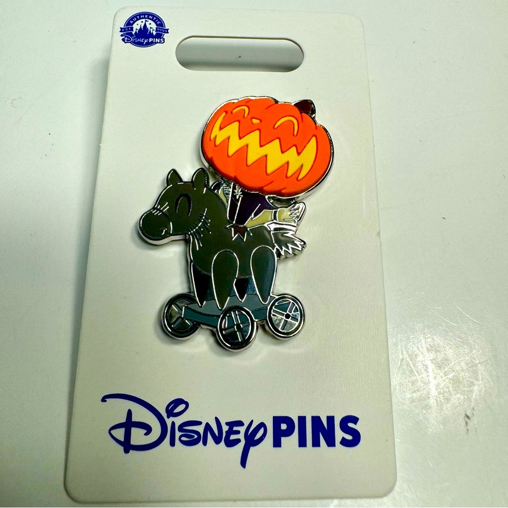 NWT. Disney The Pumpkin King Pin, The Nightmare Before Christmas.